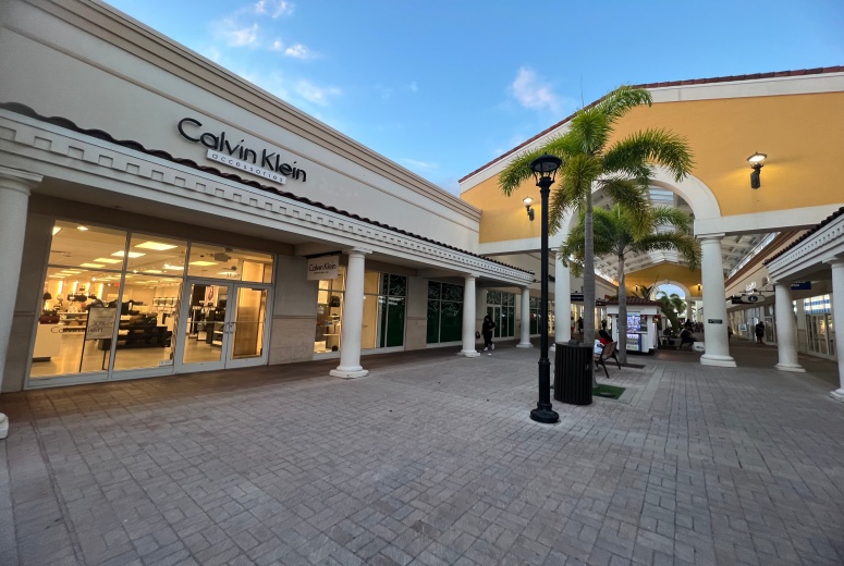 Florida, Orlando International Premium Outlets, Forever 21 face