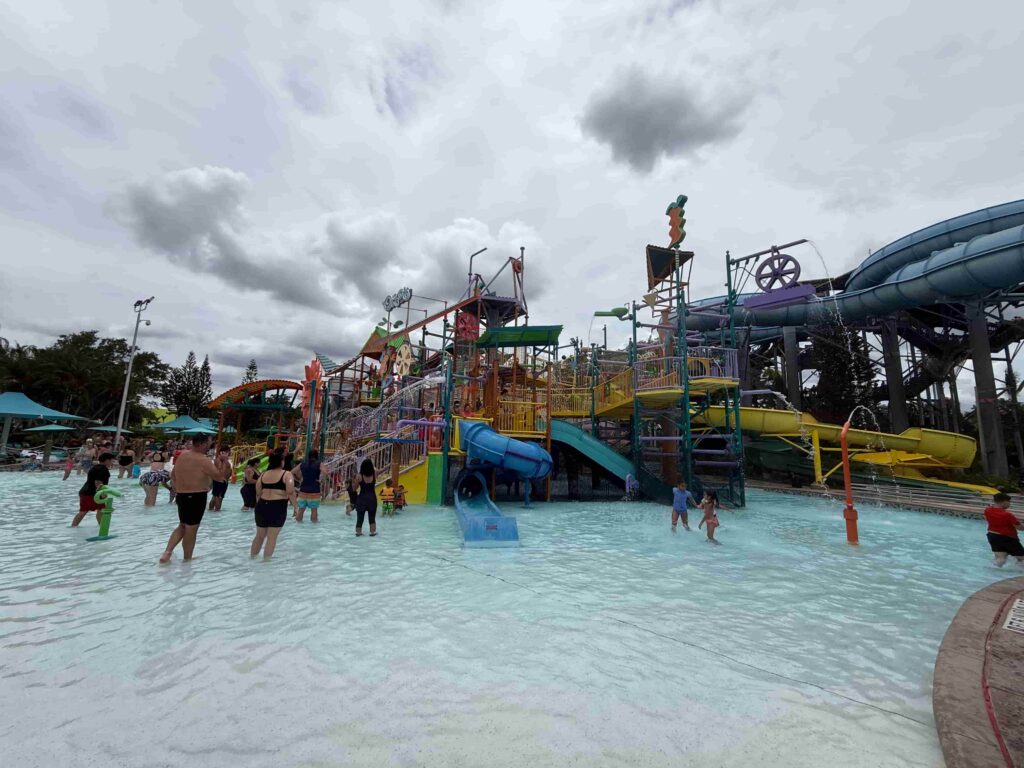 Aquatica SeaWorld: parque aquatico Orlando com Dolphin Plunge